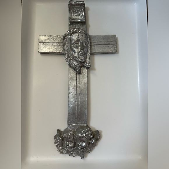 Source Unknown Other - Christ crucified while angels witness